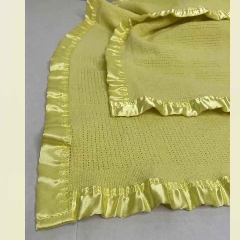 vintage yellow waffle knit baby blanket W/ Satiny Edges